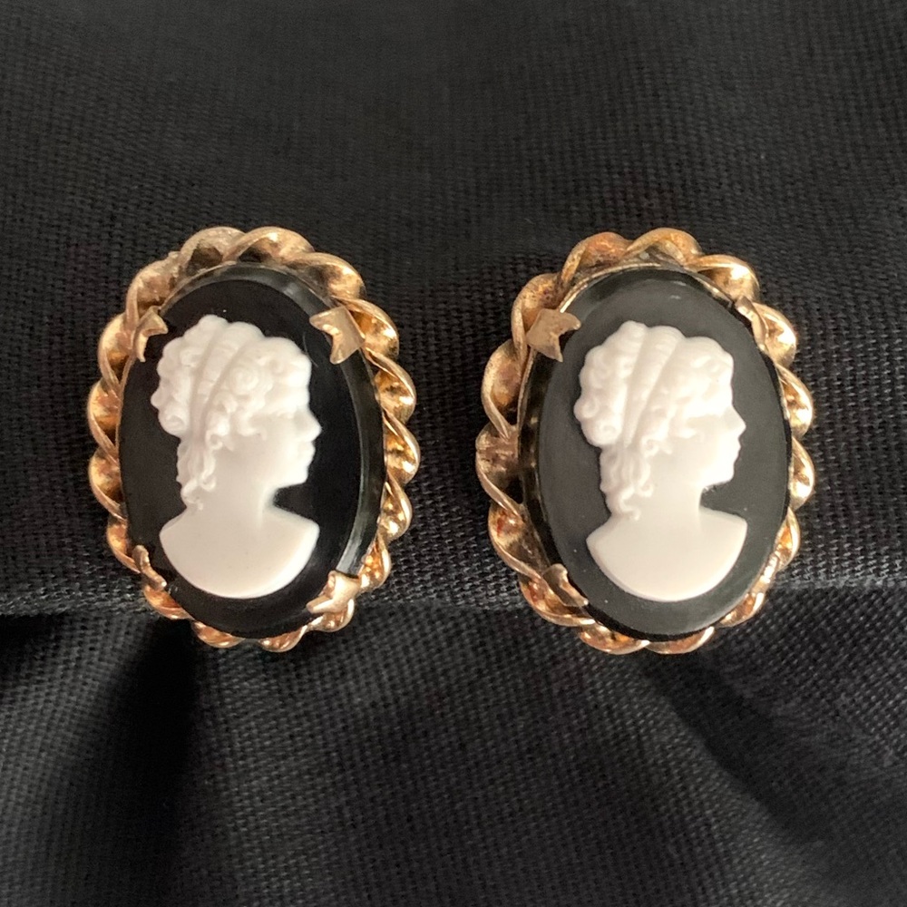 Vintage Mid Century Cameo Screw Back Earrings
